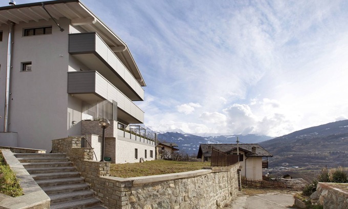 La Cretaz-Roisan Apartment | Apartment 'Residence Soleluna - Orsa Minore' with Mountain View, Shared Terrace and Wi-Fi