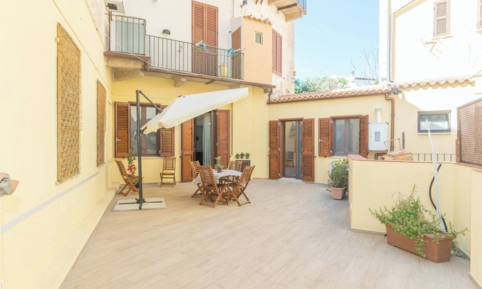 La Maddalena Apartment | Apartment 'Rifla Vacanze' with Terrace & Wi-Fi
