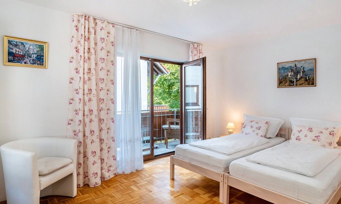 Bad Herrenalb Apartment | Apartment 'Rosa 5' with Balcony and Wi-Fi