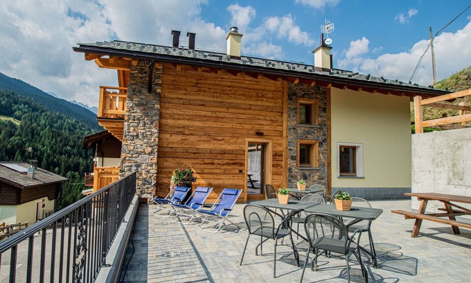 Valdidentro Apartment | Apartment 'Rustico Pradella Apartments' with Mountain View, Shared Terrace and Wi-Fi