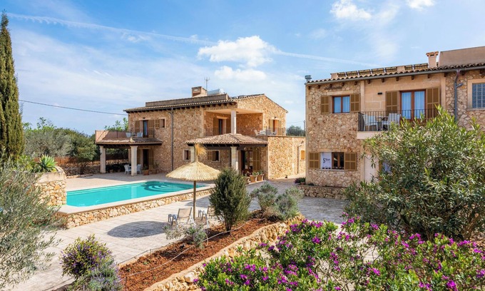 Ariany Apartment | Apartment 'S Hort Can Capità Suite Junior' close to the Sea with Shared Pool & Wi-Fi