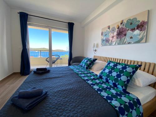 Vis Apartment | Apartment Sandra (2+2) with a breathtaking view 2