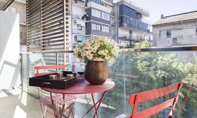 Sant Gervasi Apartment | Apartment Sant Gervasi 3 rooms with Terrace and optional parking -WiFi Free