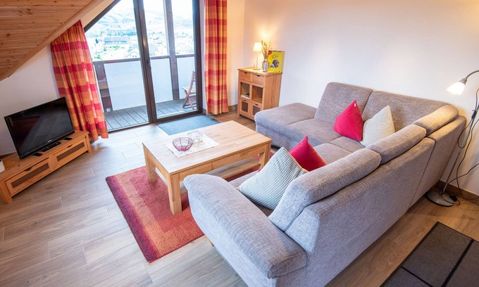 Helden Apartment | Apartment 'Schwalbennest' with Mountain View, Shared Terrace and Wi-Fi