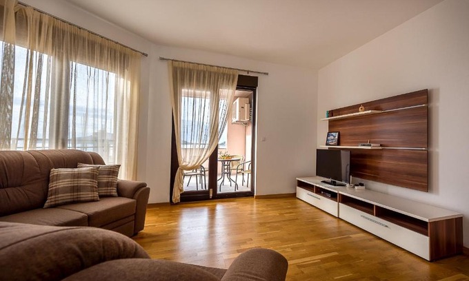 Rafajlovici Apartment | Apartment Seaside Home