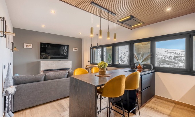 Pradollano Apartment | Apartment 'Siroko Suite 32C' with Mountain View and Wi-Fi