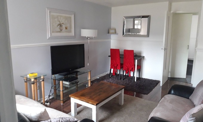 Glasgow House | Apartment situated next to queen Elizabeth hospital 2.5 mile from hydro secc