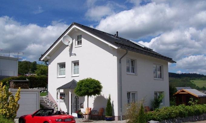 Ortsmitte Apartment | Apartment 'Sommerwind Am Finkenbusch' with Mountain View, Private Terrace and Wi-Fi