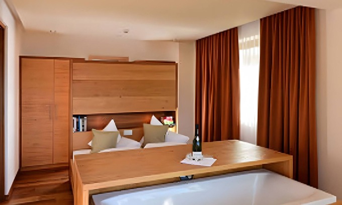 Burgusio Apartment | Apartment 'Sonnenaufgang 1' with Mountain View, Shared Terrace and Wi-Fi