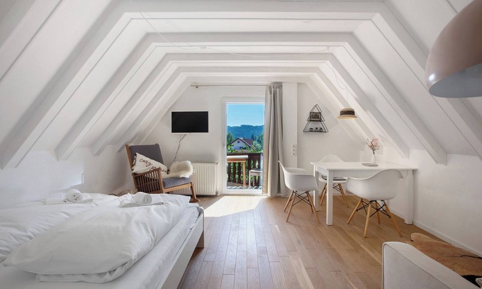 Altglashutten Apartment | Apartment 'Spatzennest' with Shared Garden, Balcony and Wi-Fi