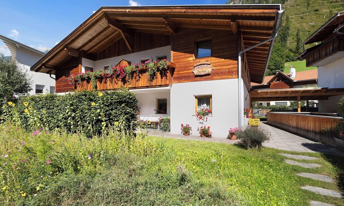 Cadipietra Apartment | Apartment 'Speckign 1' with Mountain View, Balcony and Wi-Fi