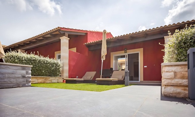 Cala Agulla Apartment | Apartment 'Standard 4' with Shared Pool, Wi-Fi and Air Conditioning