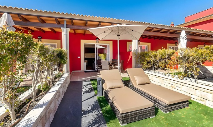 Cala Agulla Apartment | Apartment 'Standard 8' with Shared Pool, Wi-Fi and Air Conditioning