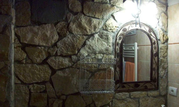 Rocchetta di Vara Apartment | Apartment 'Stanza Degli Elfi' with Shared Garden and Wi-Fi