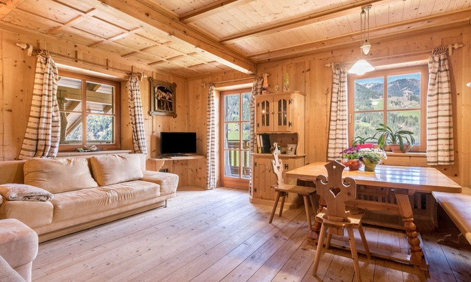 Sarntal Apartment | Apartment "Stofnerhof Bauernhaus" with Mountain View, Shared Garden & Wi-Fi