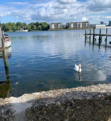 Portswood House | Apartment, Stylish 2 bed Riverside House, 2 Kingsize beds, Free Parking