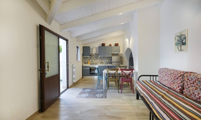 Rutigliano Apartment | Apartment 'Suite Sulle Mura' with Shared Terrace, Wi-Fi and Air Conditioning