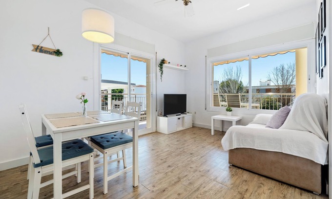 El Vendrell Apartment | Apartment 'Sweet Apt- Sea Views' with Sea View, Wi-Fi and Air Conditioning