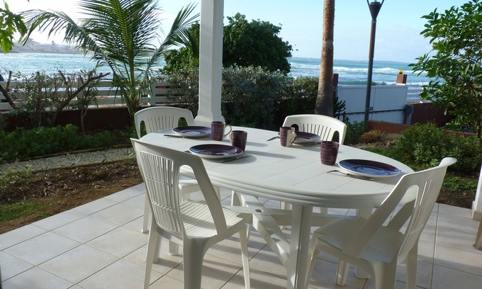 L'Autre-Bord Apartment | Apartment T2 the waterfront overlooking the sea.