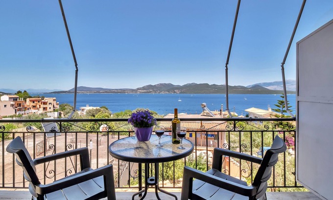 Nikiana Apartment | Apartment 'Tasoula's Vista' with Sea View, Wi-Fi and Air Conditioning