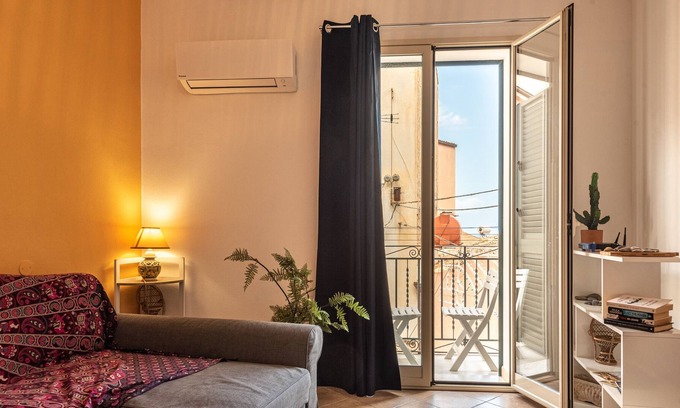Sant'Ambrogio Apartment | Apartment 'The Village House' with Balcony, Wi-Fi and Air Conditioning