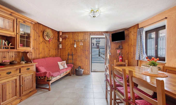 Fenis Apartment | Apartment 'Tillier' with Mountain View and Wi-Fi
