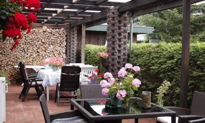 Haselund Apartment | Apartment 'Timmsen Haselund' with Shared Garden, Balcony and Wi-Fi