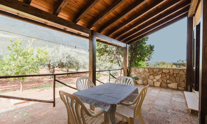 Castelluzzo Apartment | Apartment 'Tra Mare E Natura, Solo Relax' with Mountain View, Wi-Fi and Air Conditioning