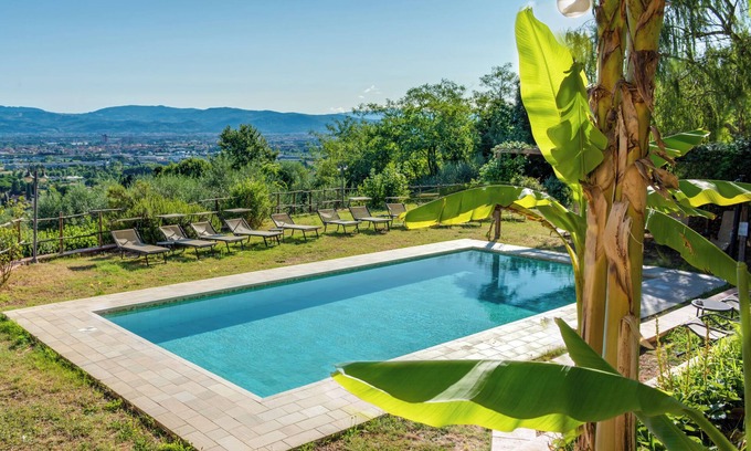 San Martino alla Palma Apartment | Apartment 'Tramontana' with Shared Pool, Wi-Fi and Air Conditioning