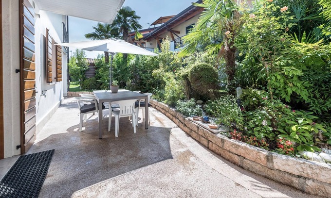 Montioni Apartment | Apartment "Trento 33" with pool, air conditioning, Wi-Fi & Garden