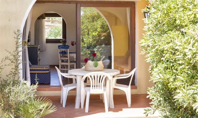 Punta De Su Turrione Apartment | Apartment 'Trilocale Fiordaliso' with Sea View, Terrace & Shared Pool