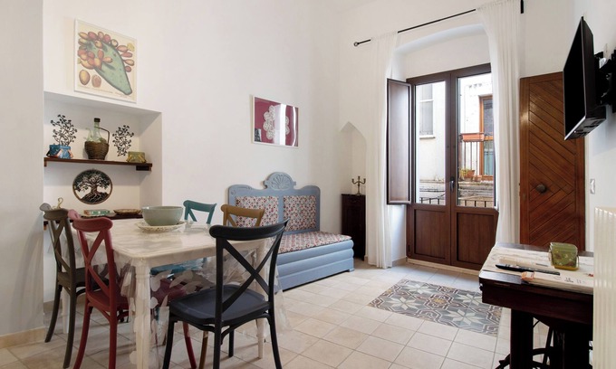 Rutigliano Apartment | Apartment 'Unit 1' with Shared Terrace, Wi-Fi and Air Conditioning