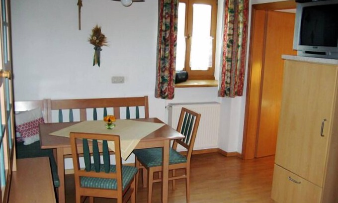 Neuoetting Apartment | Apartment Unterdirn 4 persons, 40sqm, eat-in kitchen, 2 bedrooms, first floor