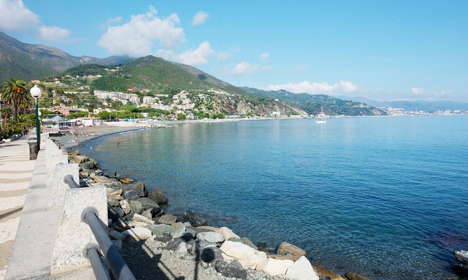 Arenzano Apartment | Apartment "Valeria 1 - Arenzanohost" close to the Sea with Terrace & Wi-Fi