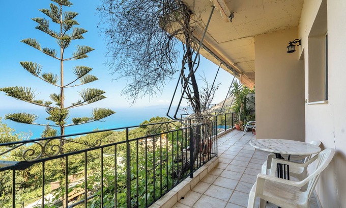 Angon Apartment | Apartment 'Vangelis Studio 1' with Sea View, Terrace & Wi-Fi