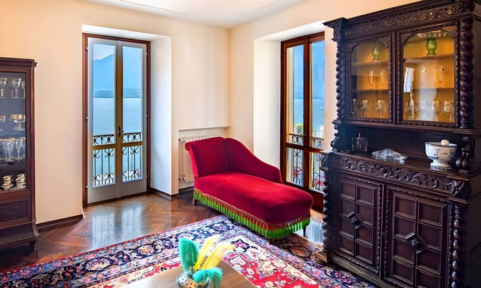 Consiglio di Rumo Apartment | Apartment 'Very Elegant Historic F2' with Lake View, Wi-Fi and Air Conditioning