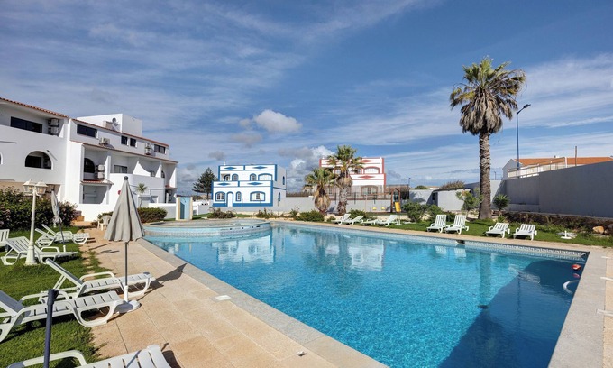 Sagres Apartment | Apartment "Victoria's House" with Shared Pool & Wi-Fi