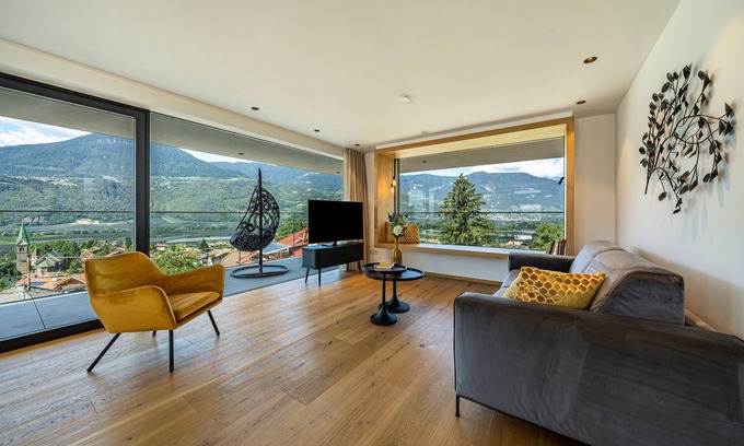 Gargazzone Apartment | Apartment "Videre Penthouse Lodge" with Mountain View, Wi-Fi & Terrace