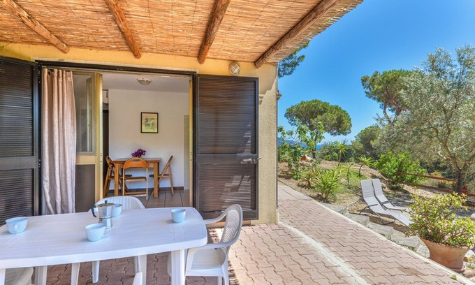 Lacona Apartment | Apartment 'Villa Conti - Trilocale 13' with Private Terrace, Shared Garden and Wi-Fi