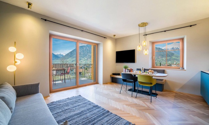 Merano Apartment | Apartment 'Villa Rosa Unterschöberlehof - Eliza' with Mountain View, Wi-Fi and Air Conditioning