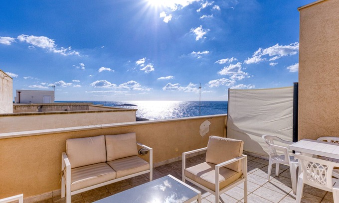 Torre San Giovanni Apartment | Apartment 'Villetta Fronte Mare' with Balcony and Air Conditioning