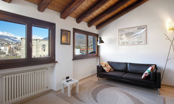 Aosta Apartment | Apartment 'Vista Anfiteatro Romano' with Mountain View