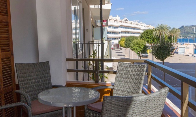 Cala Bona Apartment | Apartment 'Vives Ref 9002' with Sea View, Wi-Fi and Air Conditioning