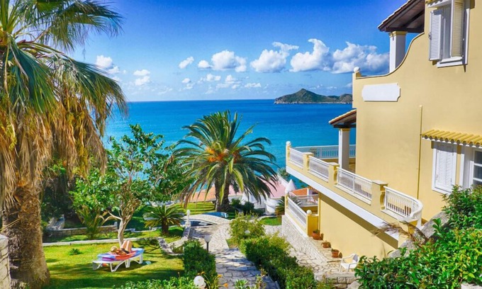 Agios Georgios Pagon Apartment | Apartment with sea views - 50 m from the sandy beach - 2 bedrooms - corner apartment with large