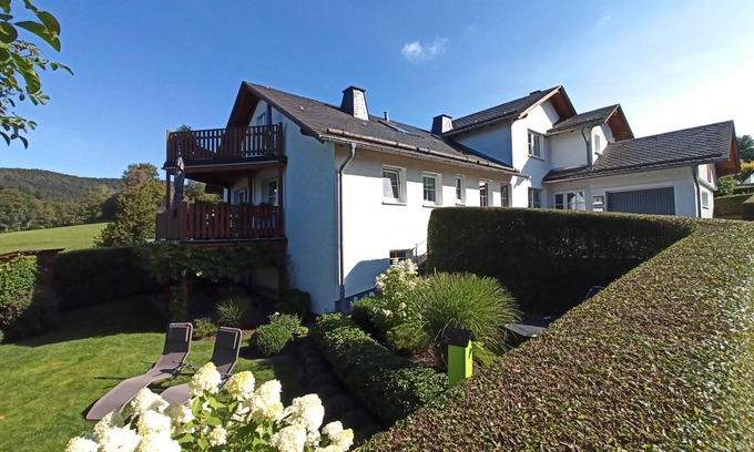 Holthausen Apartment | Apartment 'Wahl' with Mountain View, Balcony and Wi-Fi