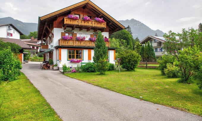 Obergrainau Apartment | Apartment 'Waxenstein' with Mountain View, Balcony and Wi-Fi