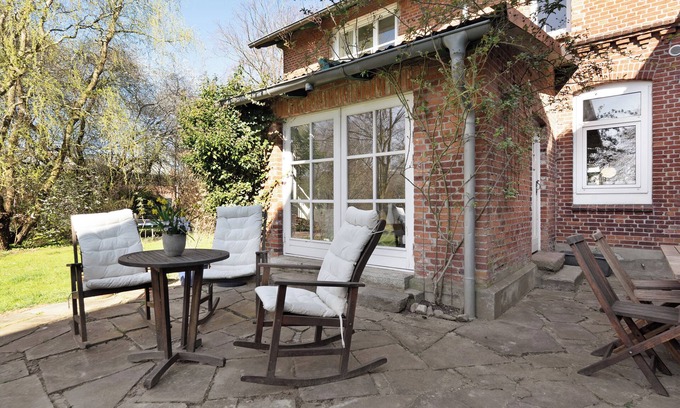 Meezen Apartment | Apartment 'Werkgut - Charmantes Loft' with Shared Terrace, Shared Garden and Wi-Fi