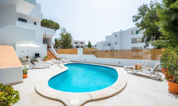 Cala d'Or Apartment | Apartment 'White Suites 2' with Shared Pool, Wi-Fi and Air Conditioning