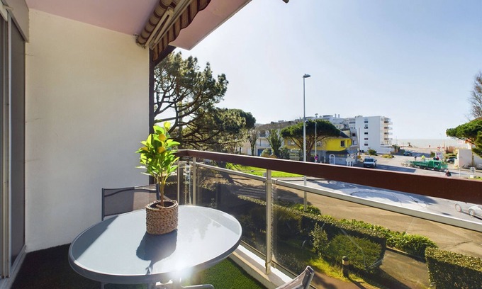 La Baule-Escoublac Apartment | Apartment with sea view 150m from the beach