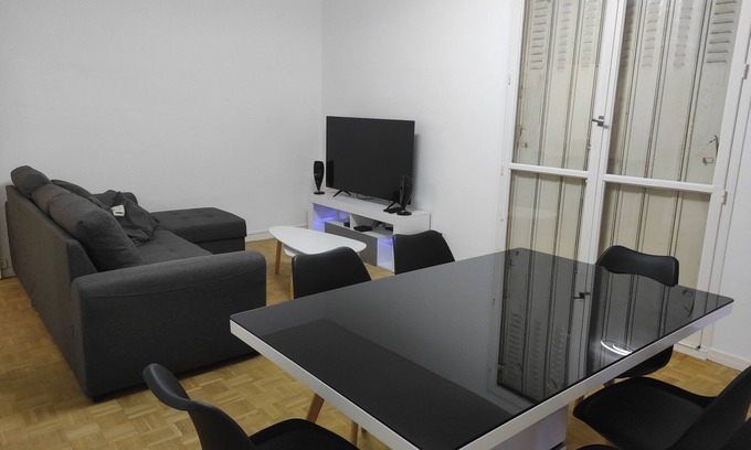 Pierrelatte Apartment | Apartment WIFI+NETFLIX+FREE PARKING